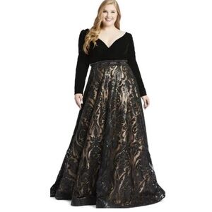 Mac Duggal Plus Size 22 W Black Velvet & lace  Evening Gown